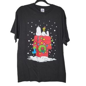 Peanuts Snoopy & Woodstock Christmas  Doghouse T-Shirt in Black NWT